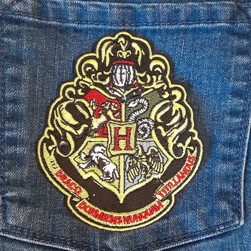 Harry Potter * New Iron-On Patch * Hogwart’s School Crest * Witchcraft & Wizard